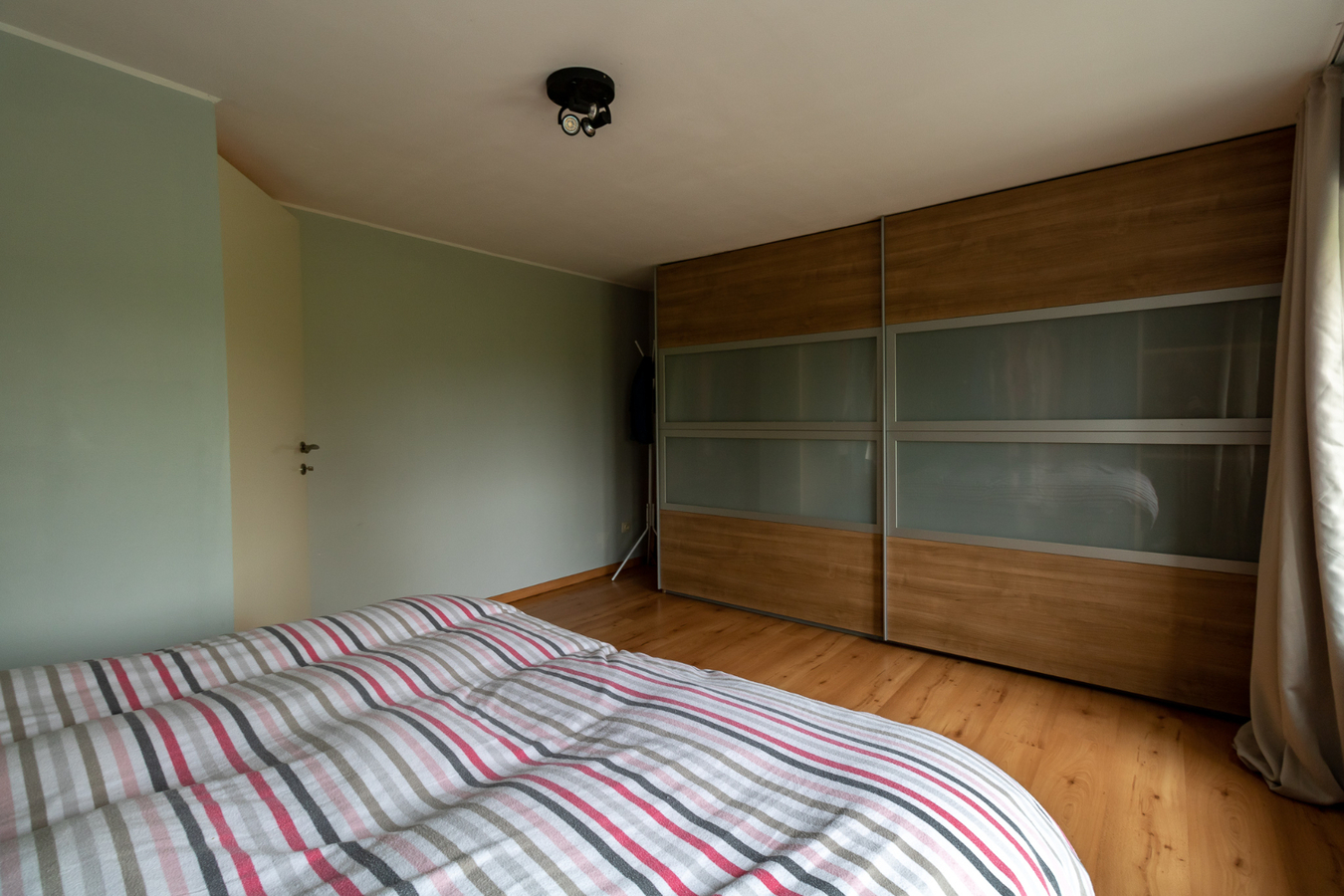 Instapklare gezinswoning met grote tuin en landelijke verzichten te Ichtegem 