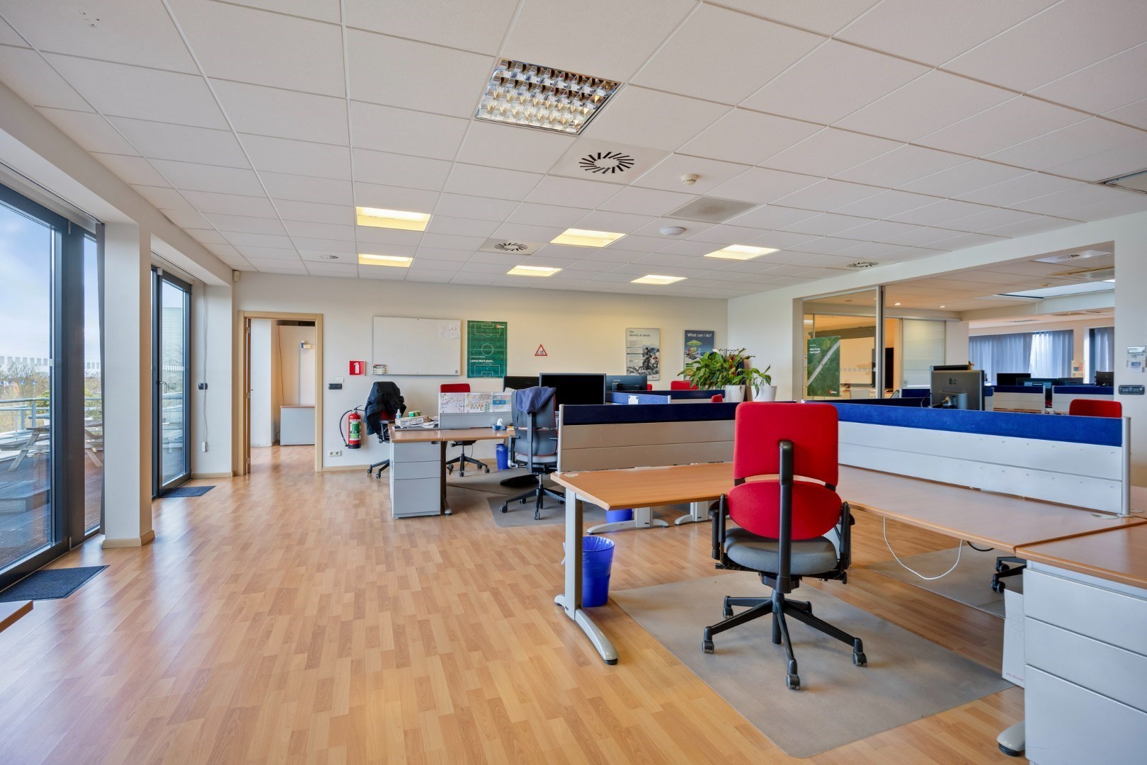 Kantoor te koop in het industriepark te Haasrode/Heverlee met 14 parkings - opp. 626 m² - verkoop van aandelen 