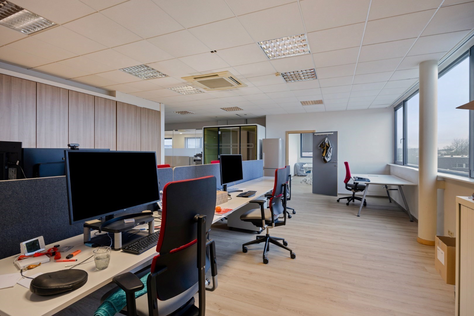 Kantoor te koop in het industriepark te Haasrode/Heverlee met 14 parkings - opp. 626 m² - verkoop van aandelen 