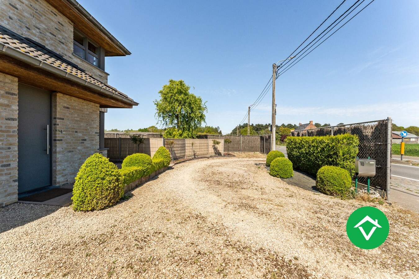 Recente woning (2011) met 3 slaapkamers, inpandige garage en vergezichten te Koekelare 