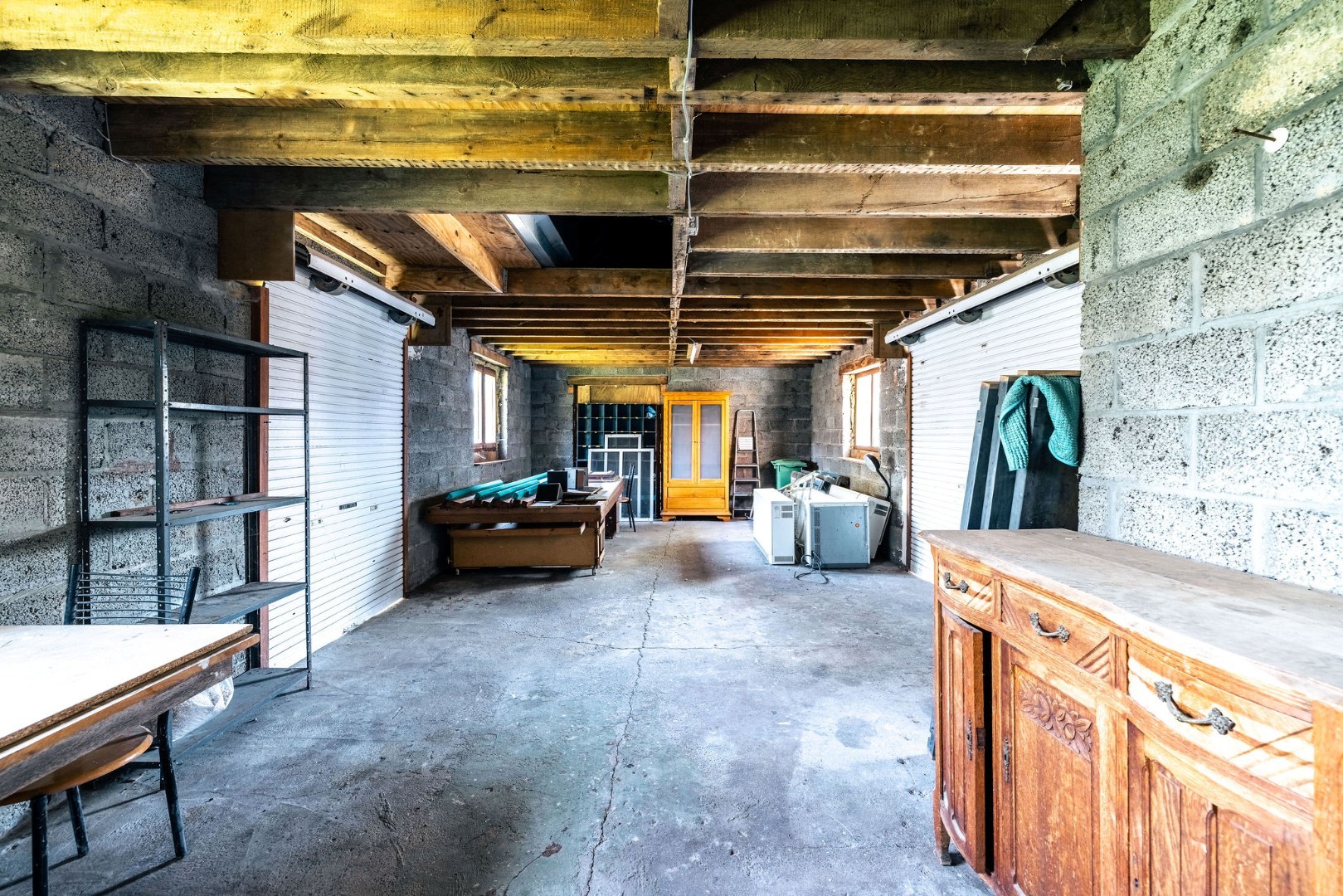 Vrijstaande woning met 5 slaapkamers en polyvalente loods te De Pinte 