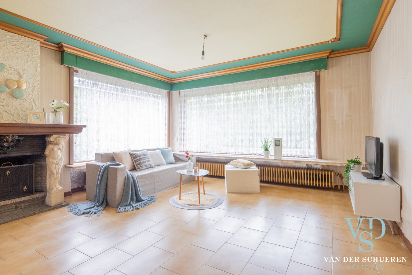 Bungalow met bijgebouw. 