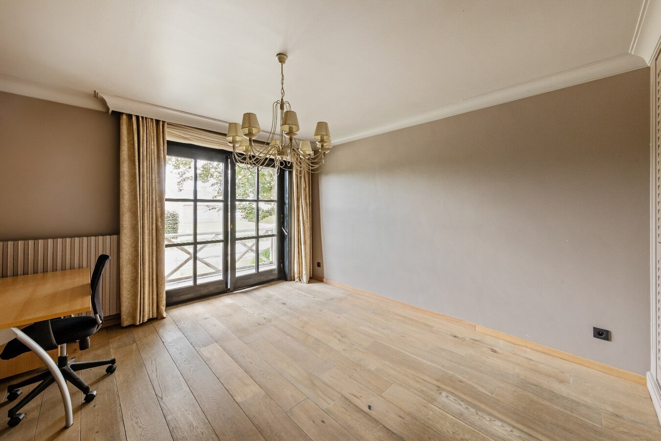 Prachtige landelijke villa met gezinstuin en graslanden op 32.558m² 