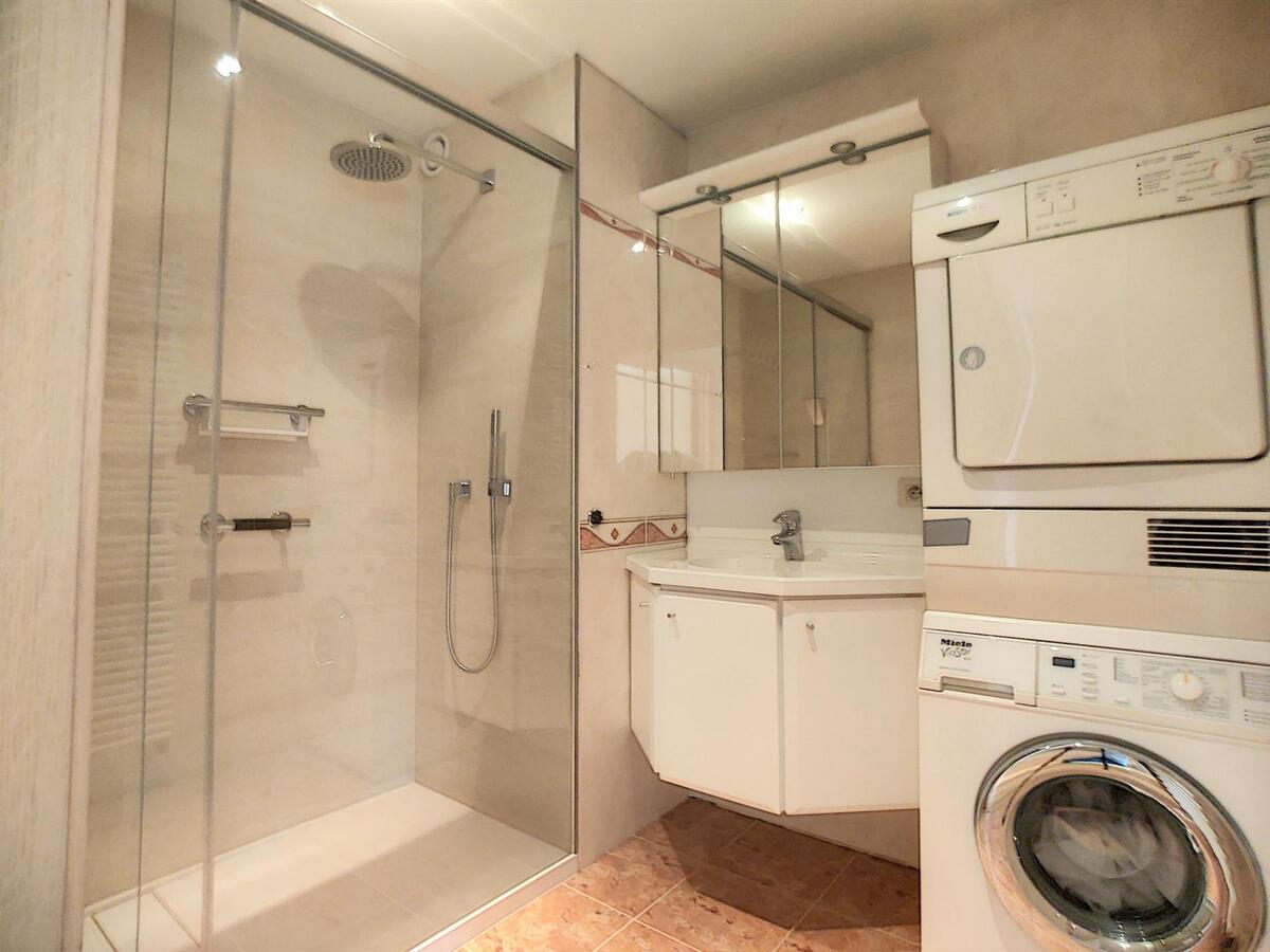 Knap woonappartement met grote balkons en open zicht - Heist 