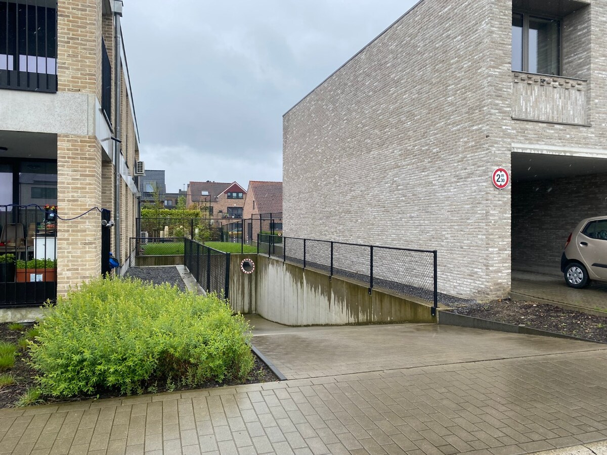 3 Parkeerplaatsen te koop in de garage-parkeerplaats van Residentie "Poort tot Heilderveld" 