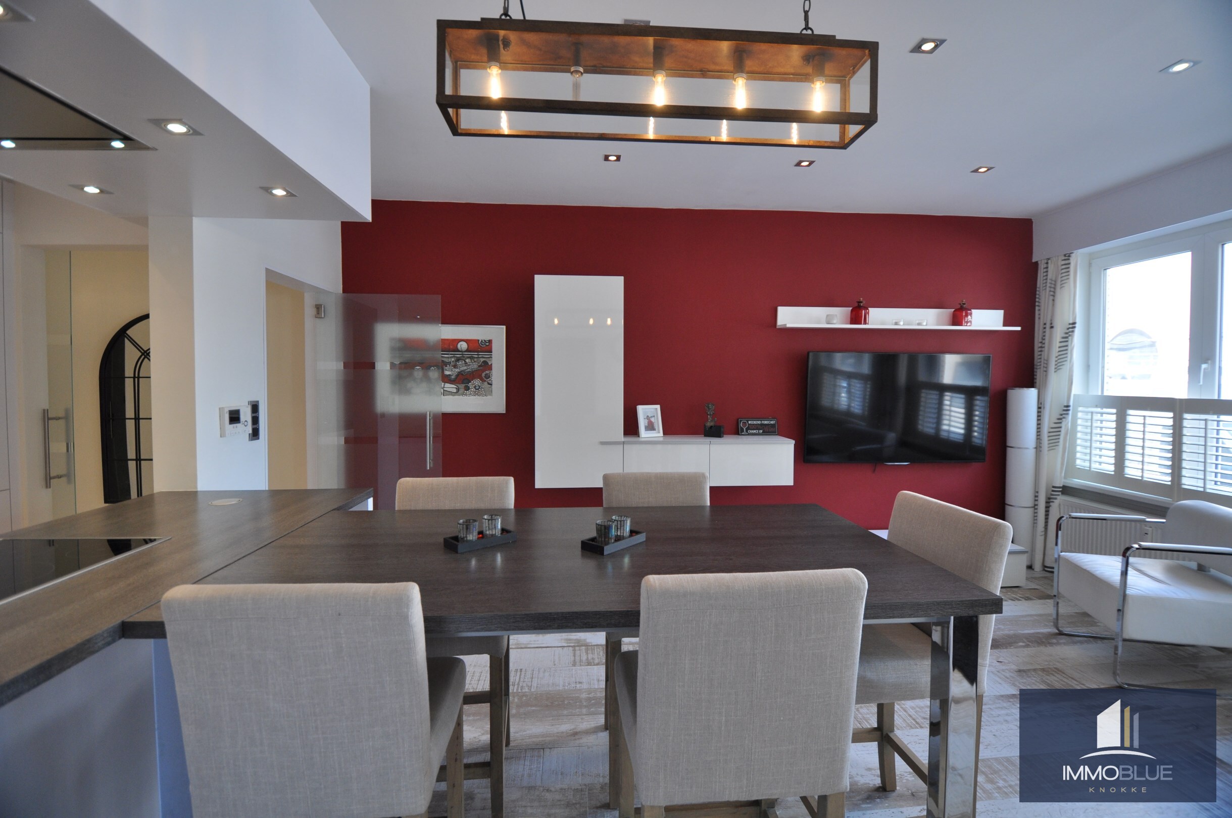 Appartement agréable situé à quelques pas de la mer et de la place Van Bunnen. 