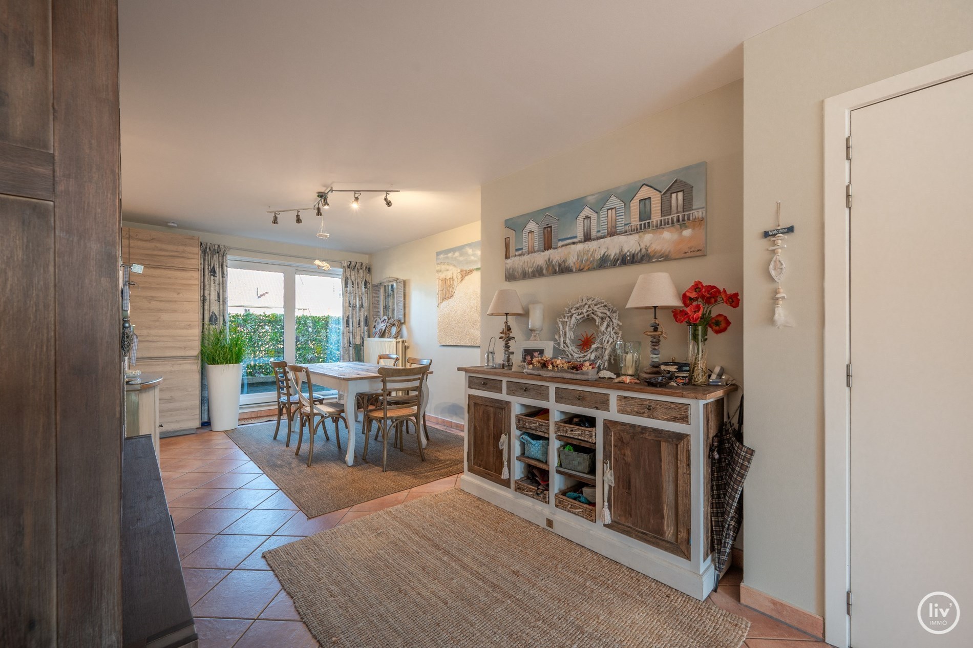 Appartement spacieux avec 3 chambres et 2 salles de bains à Knokke avec vue dégagée sur la rue. 