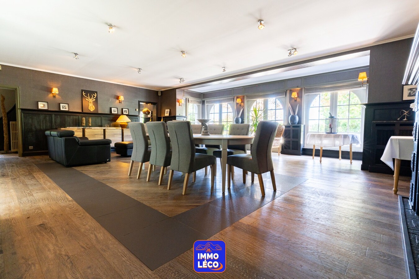 Villa de caractère érigée sur 1478m² aux multiples possibilités ! 