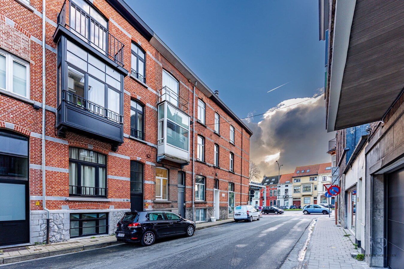 Herenhuis met 7 vergunde studentenkamers. 