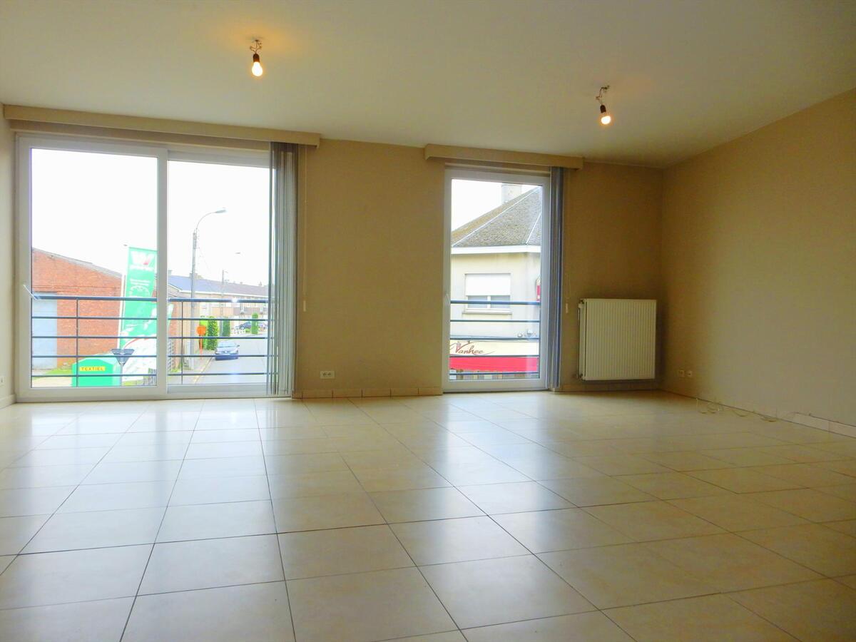 Lichtrijk appartement met groot terras en garagebox 