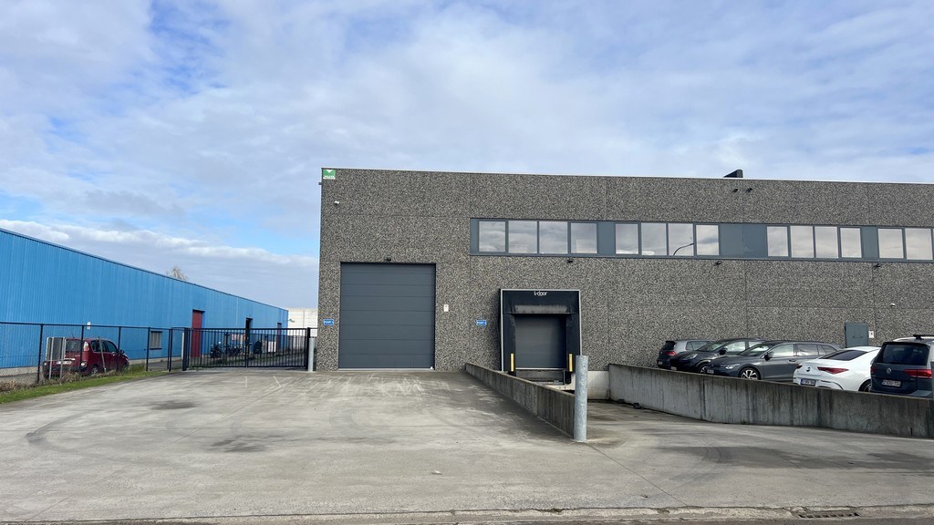 Magazijn met mezzanine te huur in Zele