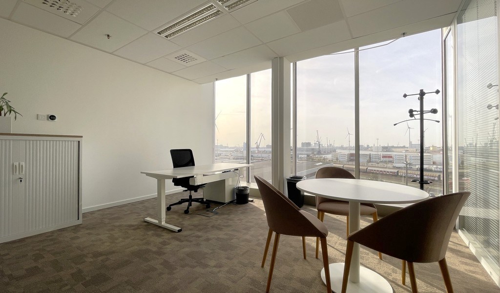 Vernieuwde kantoren te huur in Ahlers Building te Antwerpen