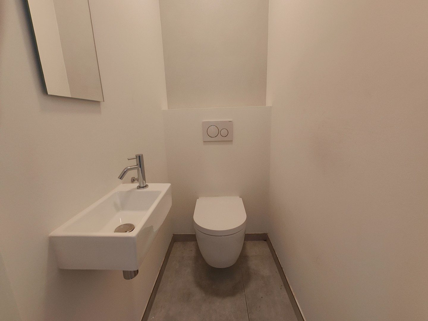 Modern appartement met 1 slaapkamer en ondergrondse autostaanplaats in het centrum van Ardooie 