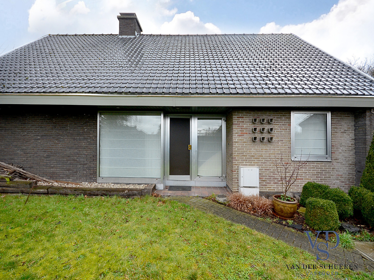 Tijdloze villa in residentiële wijk te Nazareth. 