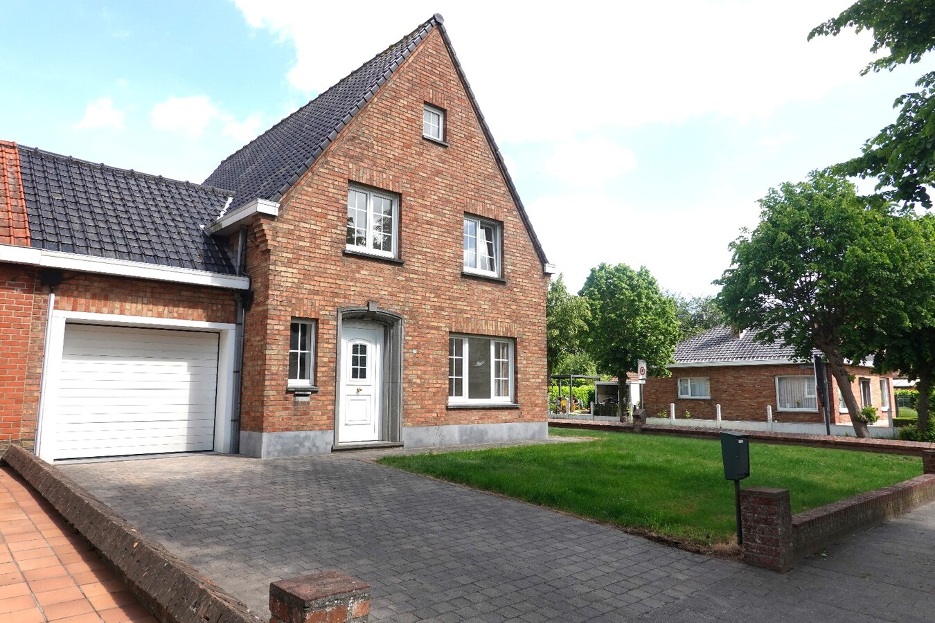 Te huur: ruime woning met 5 slaapkamers, tuin en garage 