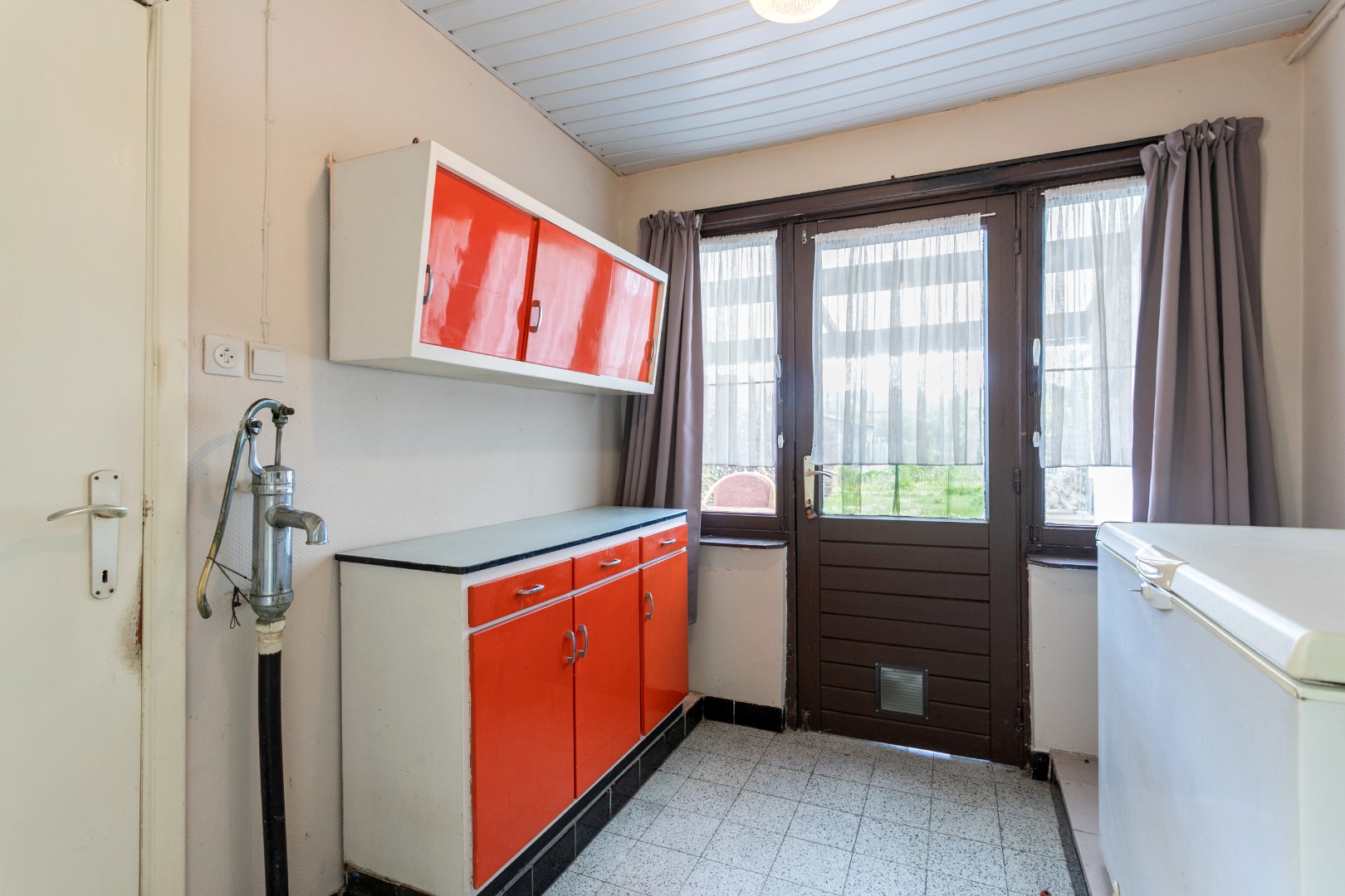 Te renoveren woning met 3 slpk te Buizingen 