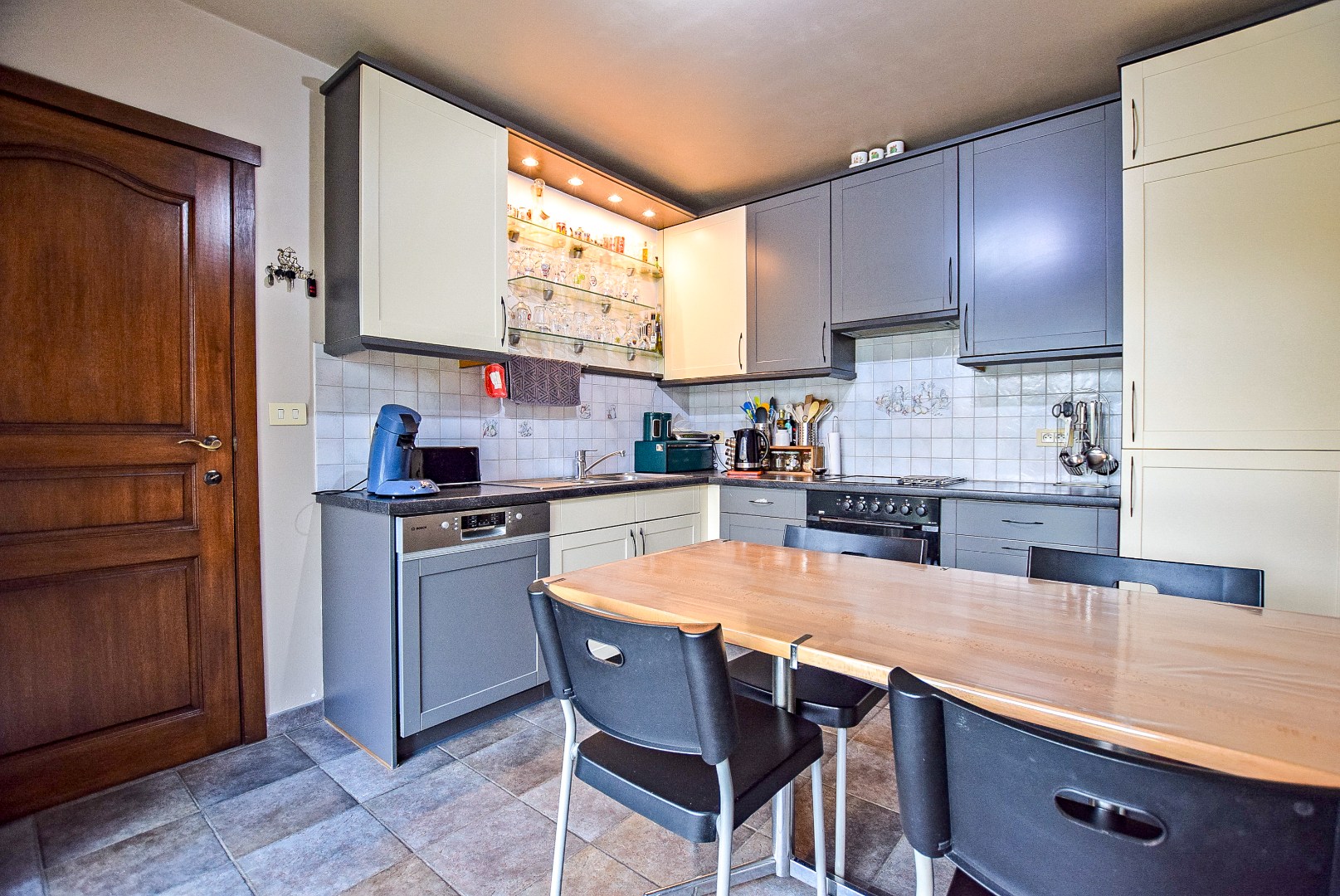 Praktische alleenstaande woning op 1198m² te centrum Veurne! 