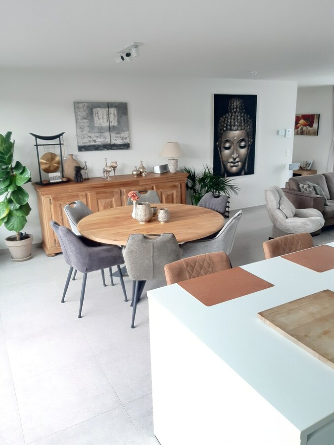 Ruim, energiezuinig 3- slaapkamer appartement. 