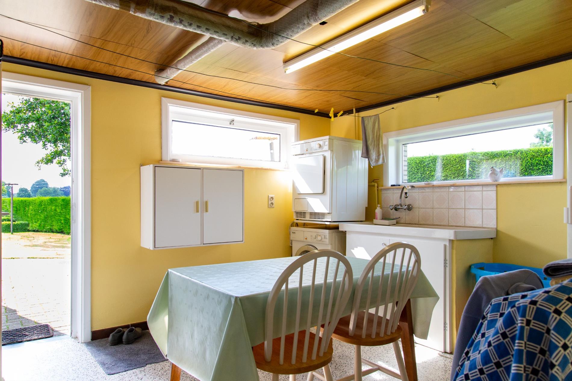 Gerenoveerde woning met 4 slpks én zonnepanelen (met stroomcertificaten!) rustig gelegen te Maldegem 