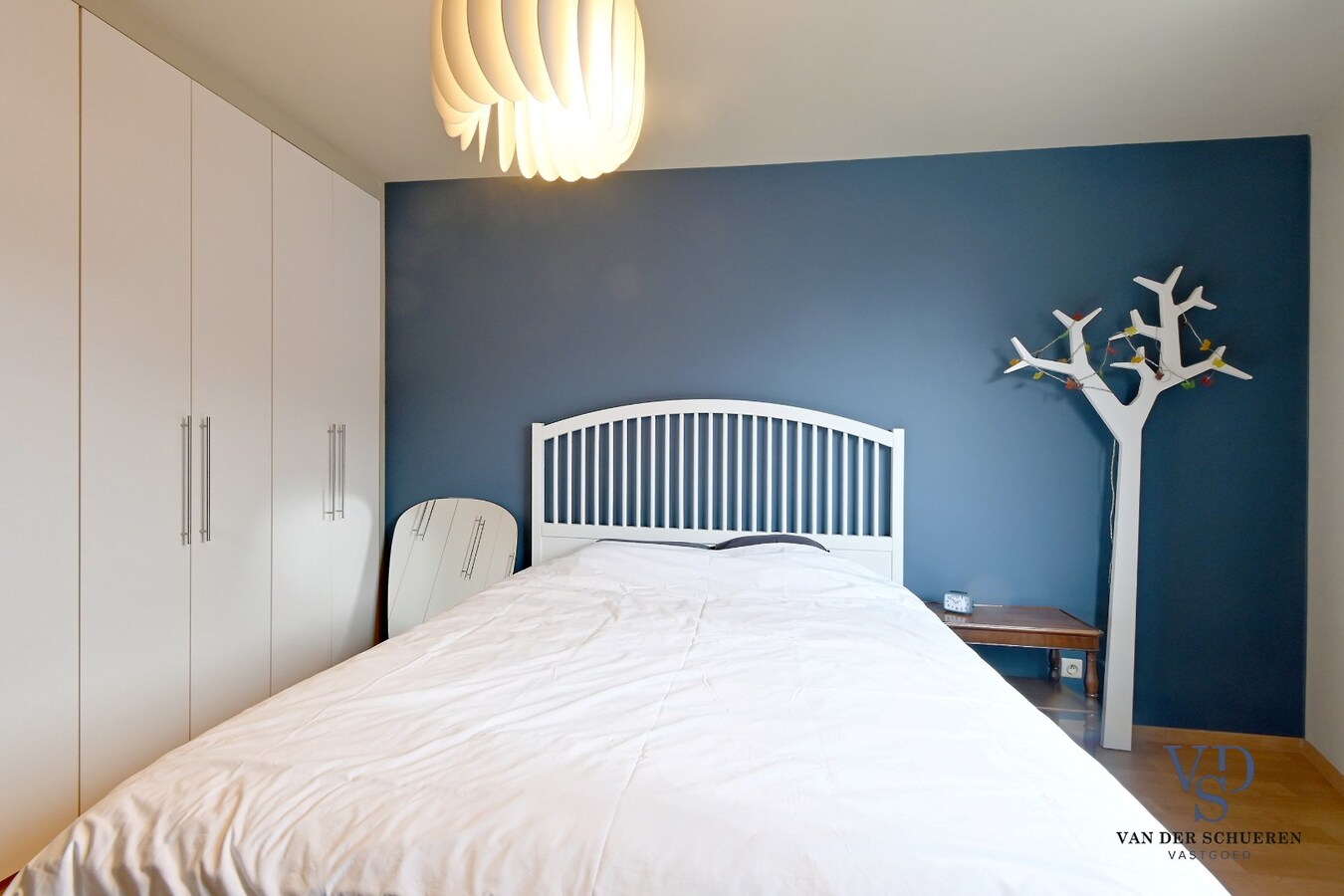 Ruim appartement in hartje Zingem. 