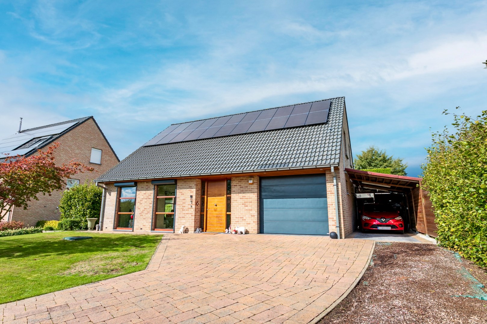 Instapklare woning met 3 slpks, garage, carport en tuin 