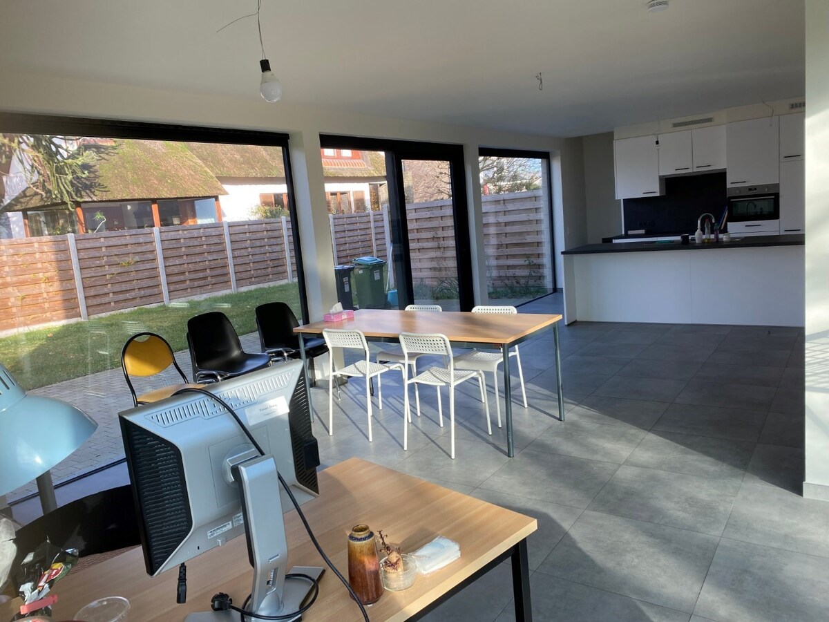 Half Open Nieuwbouw. Op 750 m van Gent-St-Pieters én aan tramhalte. 