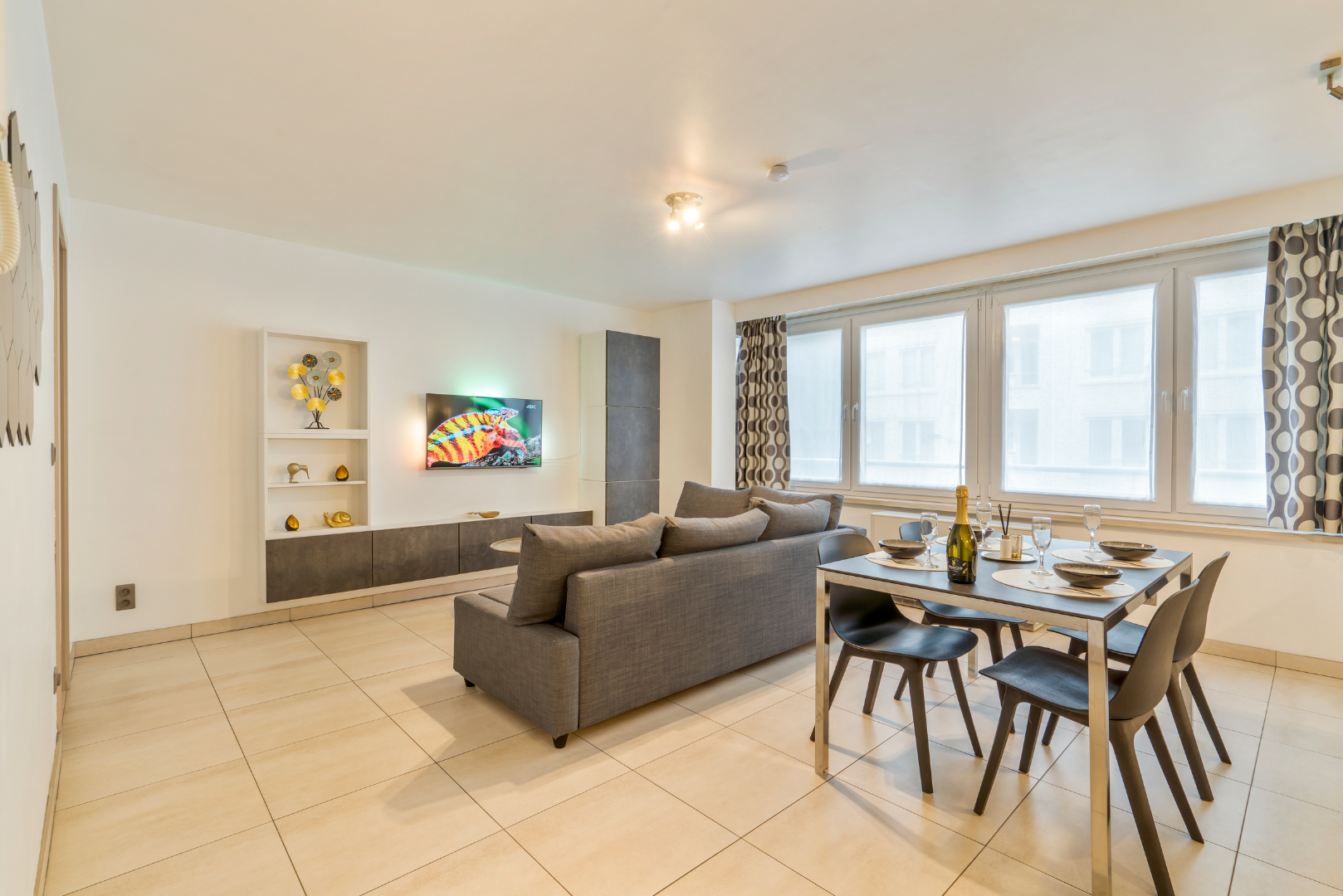 APPARTEMENT DE VACANCES  SITUÉ CENTRE VILLE (LOC. VACANCES) 