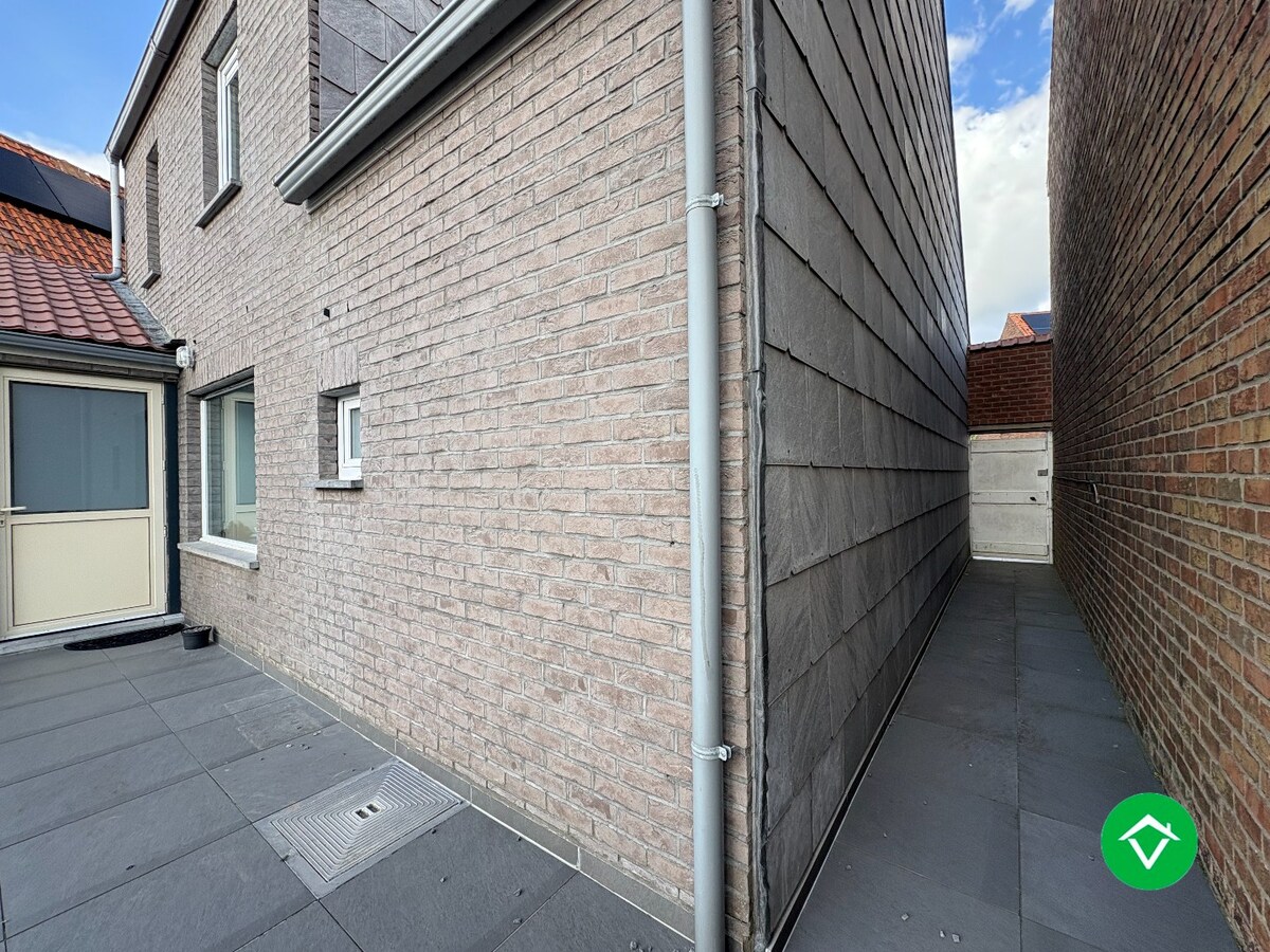 Halfopen bebouwing in Oudenburg (Ettelgem) met 4 slaapkamers en tuin 