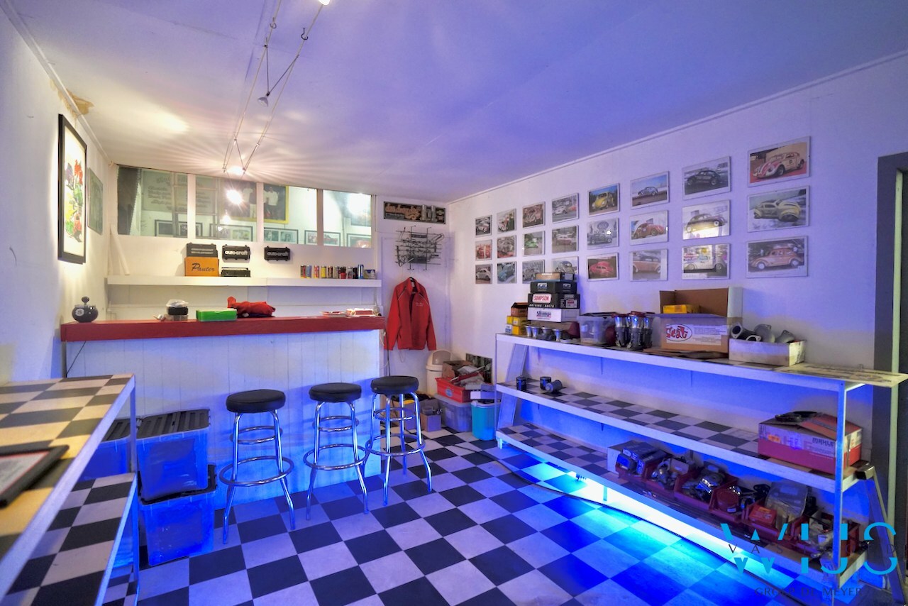 Woonhuis met loods te Sleidinge ! 