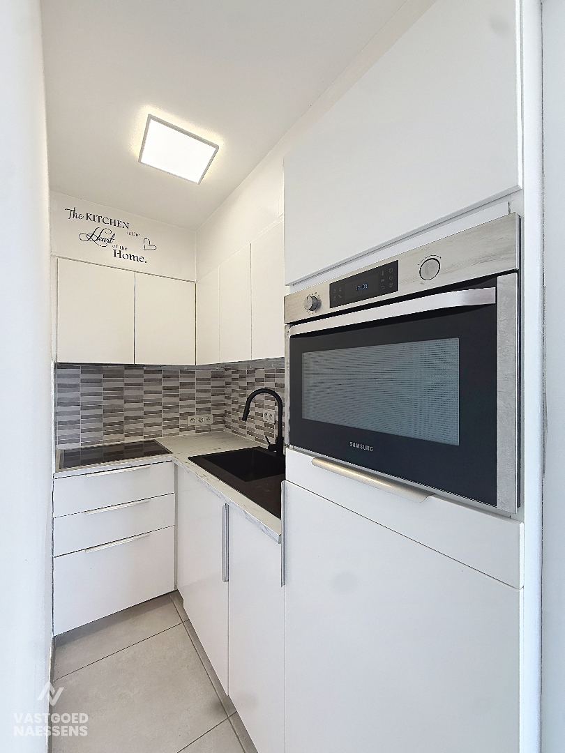 Studio prêt à emménager avec coin chambre et terrasse ensoleillée 