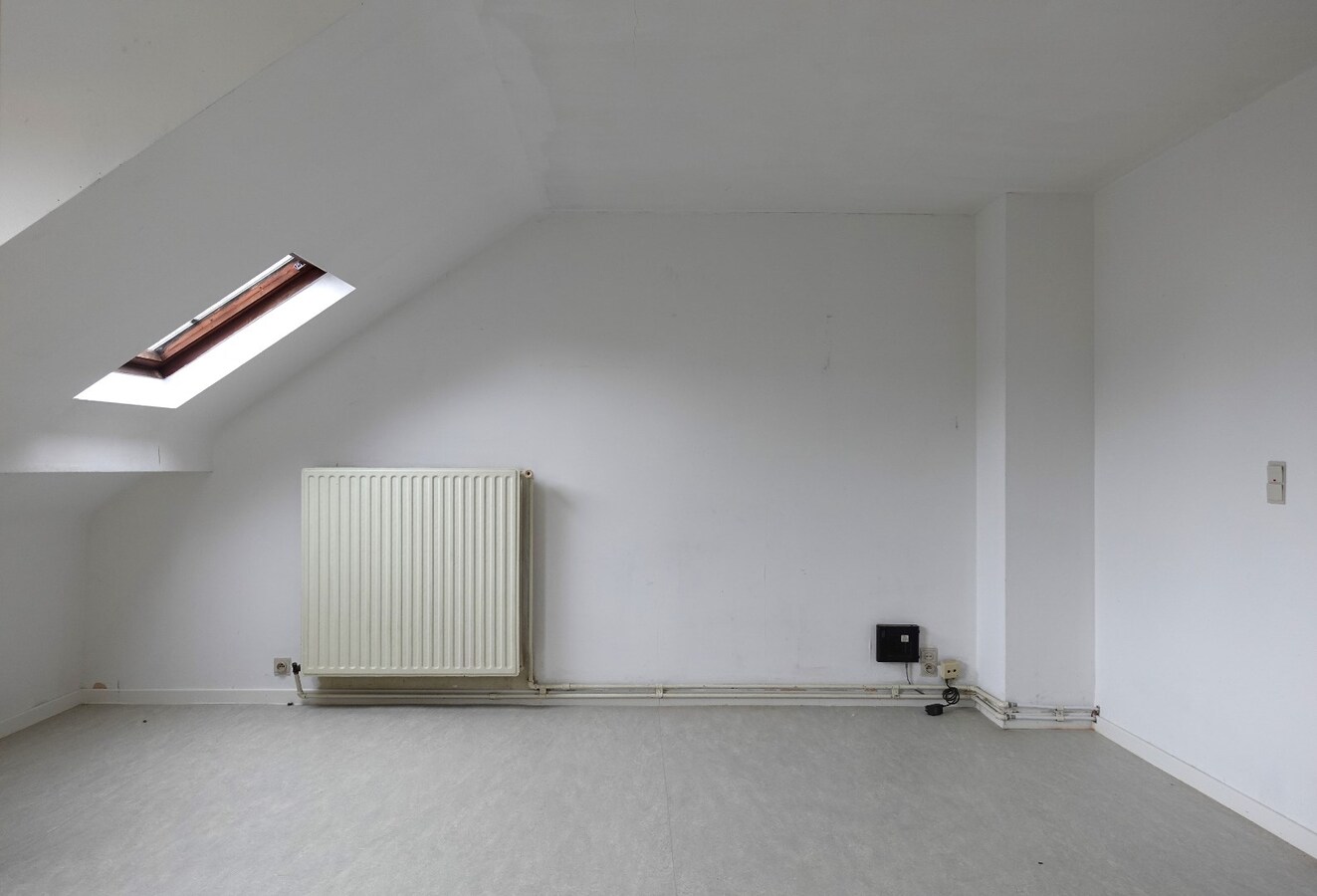 Opbrengsteigendom met 5 appartementen, 2 studio's en 4 garageboxen in Gistel 