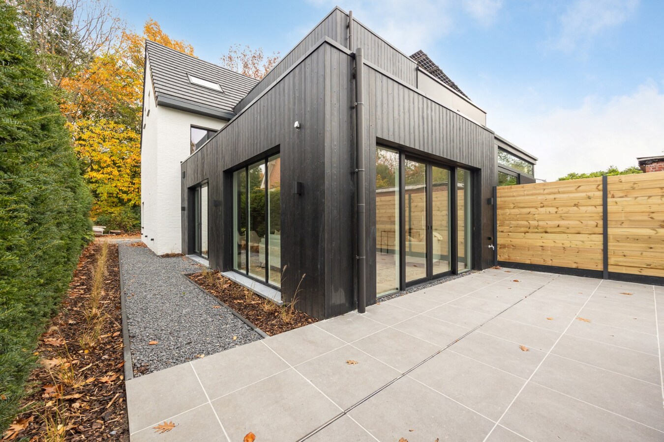 Energiezuinige instapklare woning met 4 slaapkamers en bijgebouw in hartje Schilde 