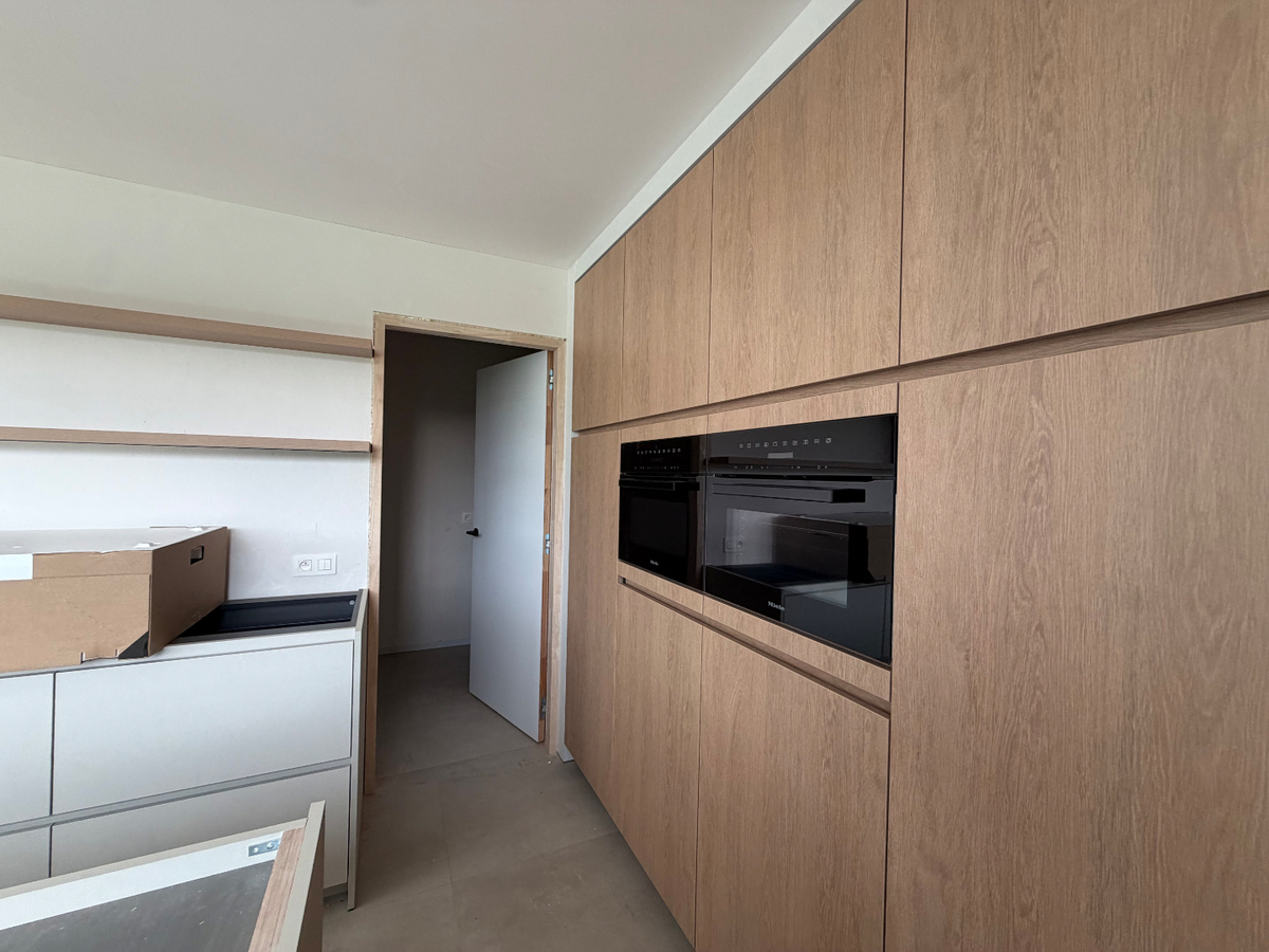 Ruime nieuwbouwwoning met terras en tuin. 