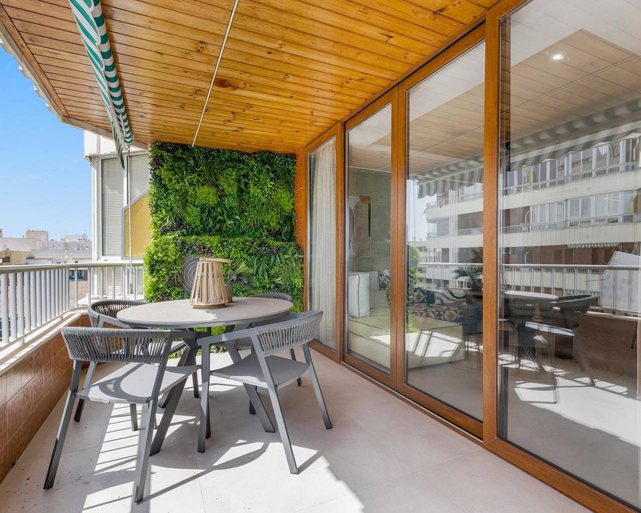 Eindelijk: uw droomappartement pal aan het strand van Torrevieja 