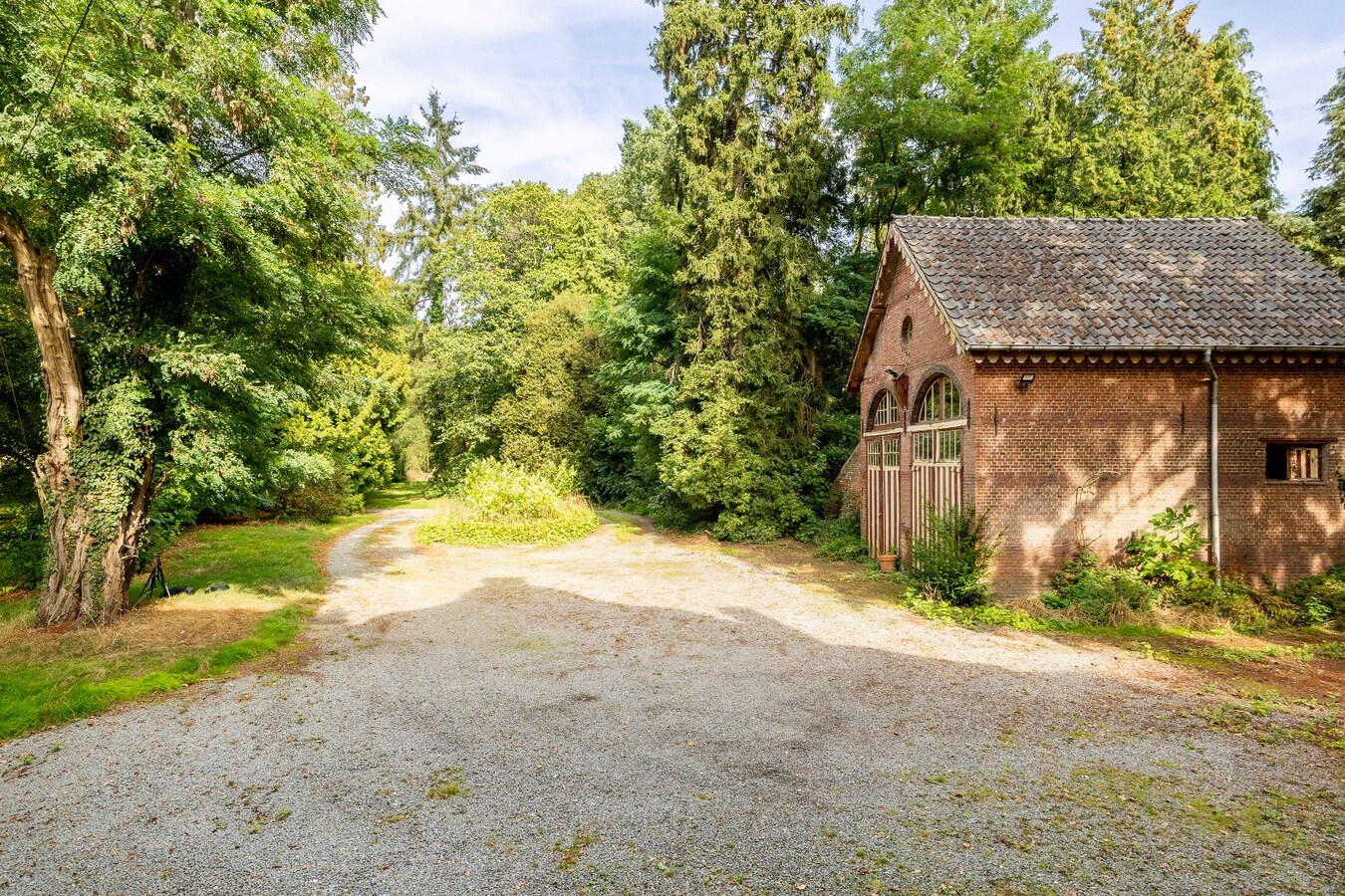 Charmant landhuis in een parkdomein van 7065m² 