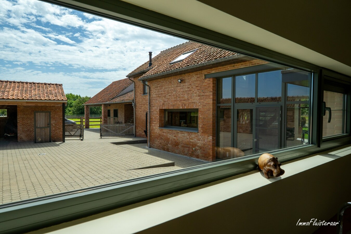 Unieke, gerenoveerde hoevewoning met paardenfaciliteiten, bijgebouwen, uitzonderlijk potentieel en zeer bereikbare ligging 