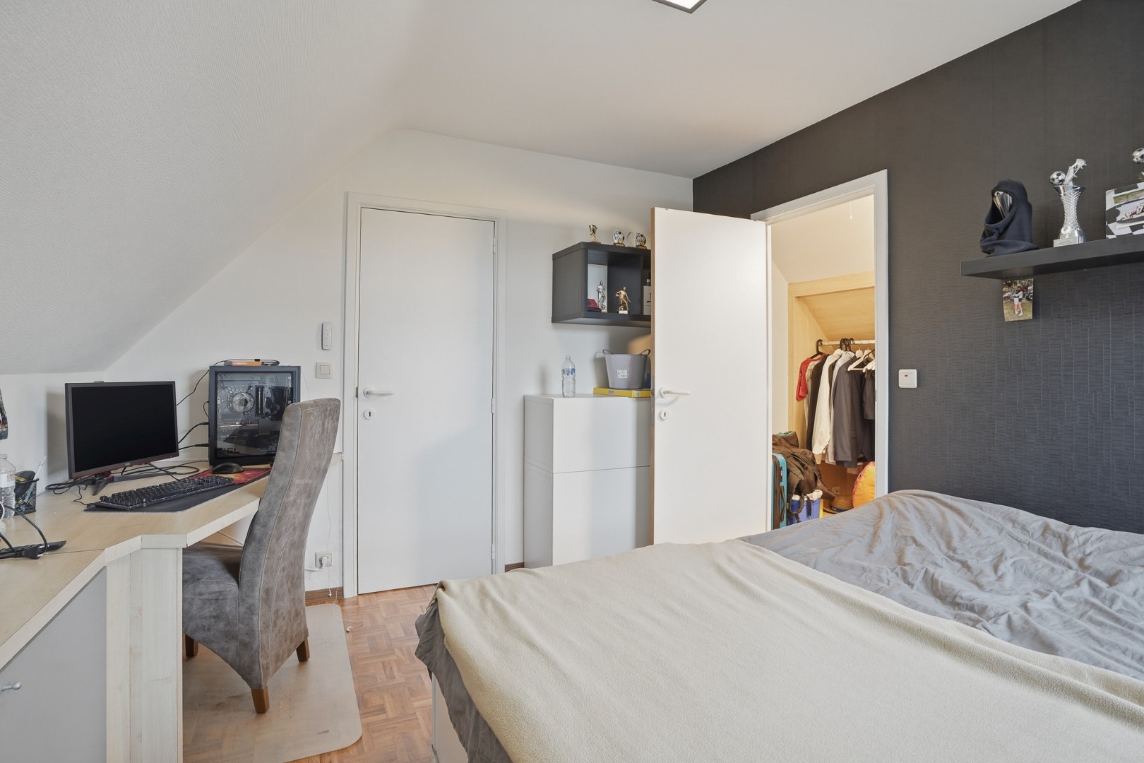 Landelijk gelegen villa met loods in Aartrijke 