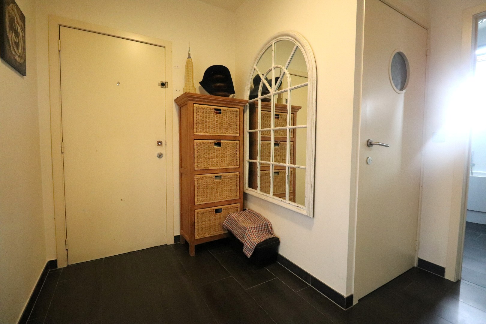 Zeer ruim duplex appartement met 3 slaapkamers in centrum Geel 