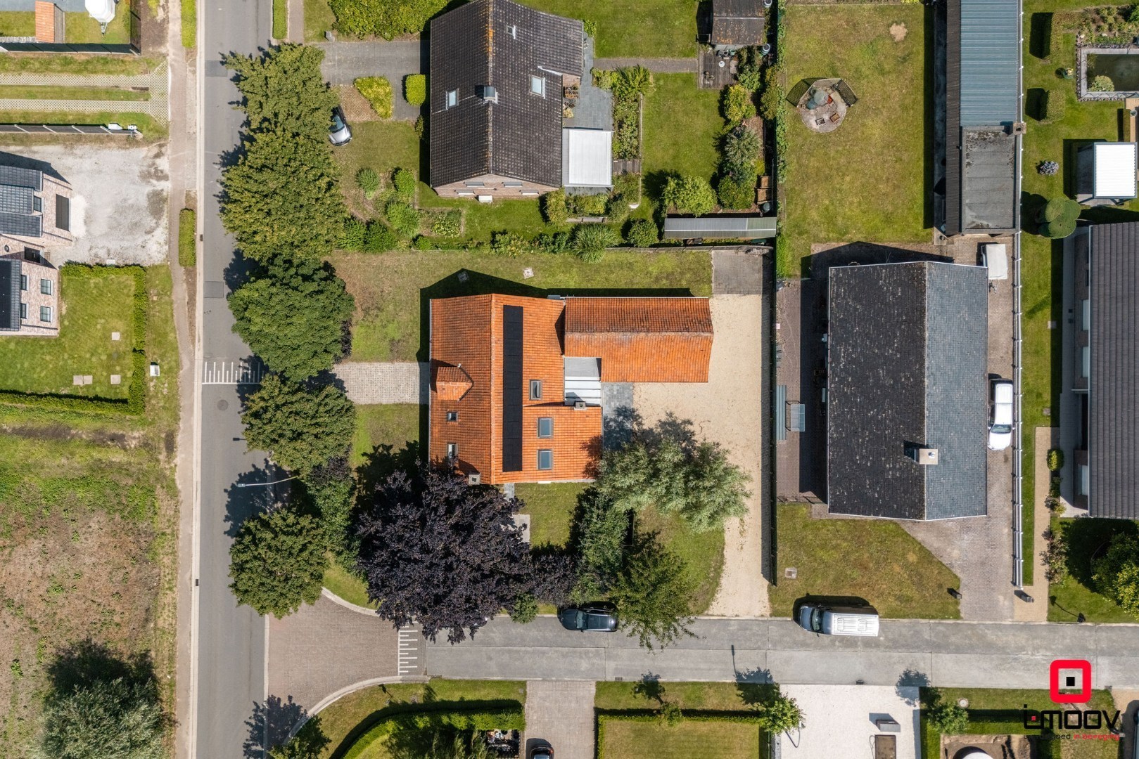 Vrijstaande woning met 5 slaapkamers en polyvalente loods te De Pinte 