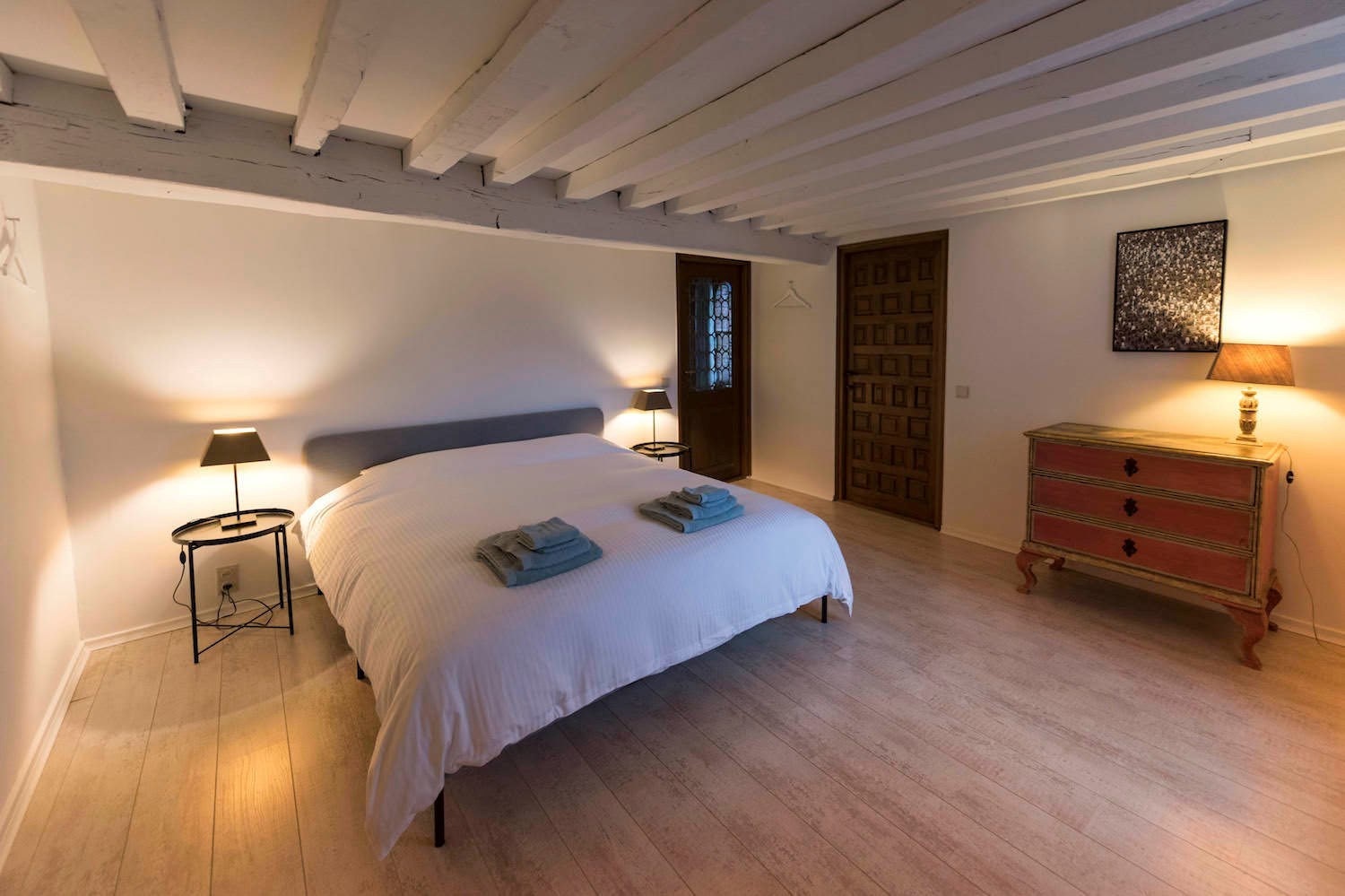 Gemeubeld appartement in centrum Antwerpen in historisch pand met zicht op de kathedraal 