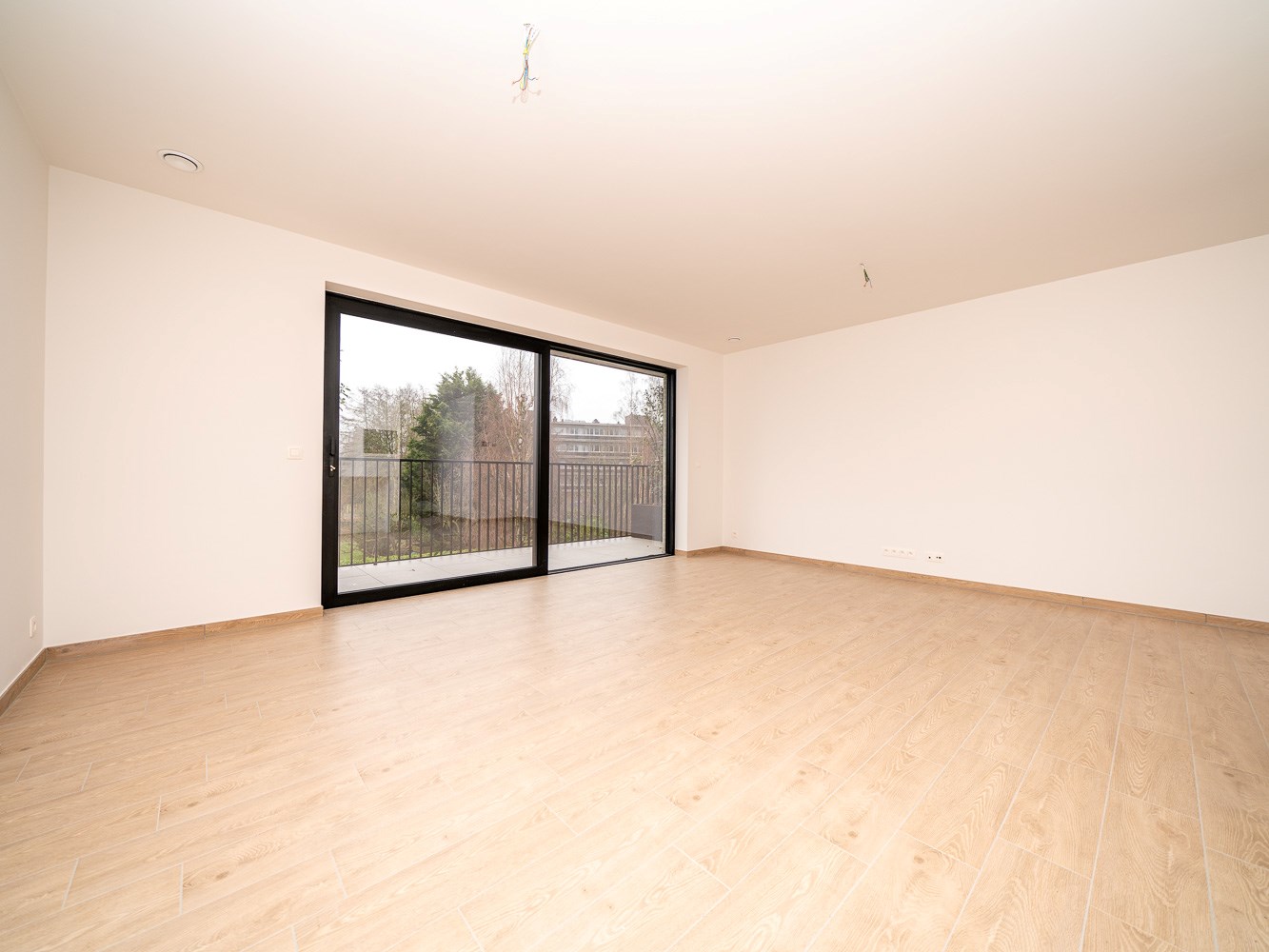 Nieuwbouw 1-kamer appartement met parking, kelder &amp; terras 