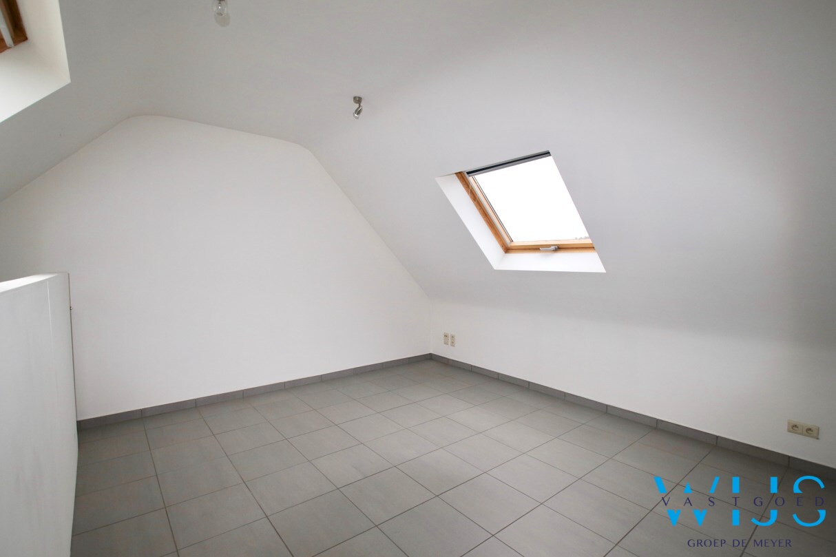 Ruim lichtrijk appartement met 4 slaapkamers te Eeklo ! 