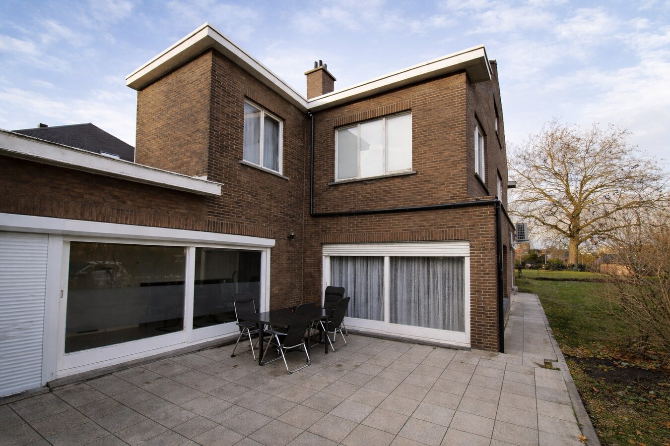 Te koop: Charmante halfopen gezinswoning met 4 slaapkamers en zuidgerichte tuin in hartje Sint-Niklaas! 