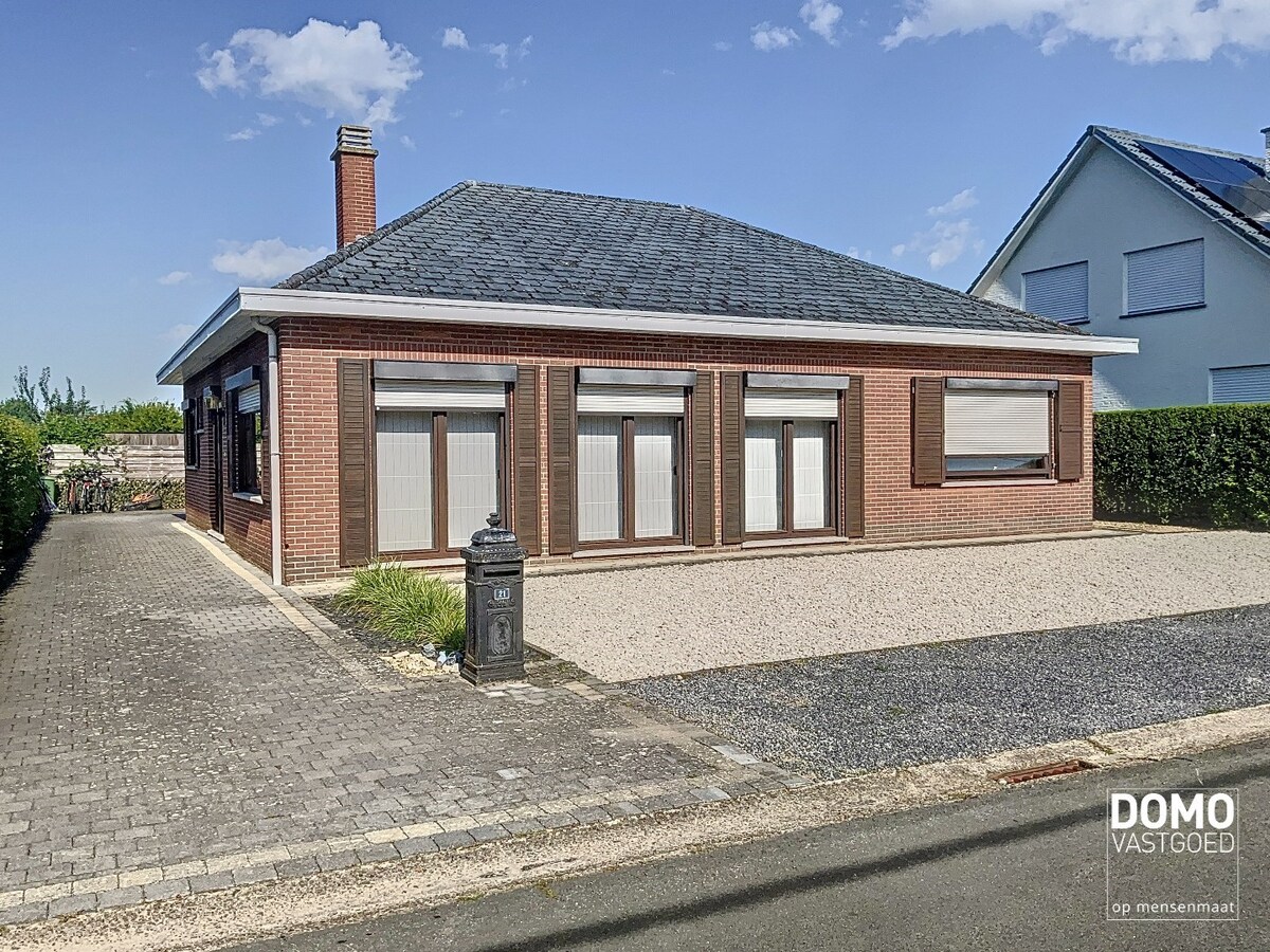 Ruime open bebouwing met tuin en inpandige garage gelegen te Spalbeek. 