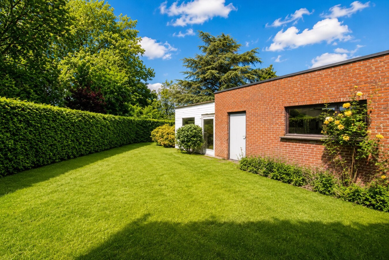 Karaktervolle open bebouwing met 6 kamers op 538 m² – unieke renovatiekans op topligging vlakbij station en centrum van Sint-Niklaas 