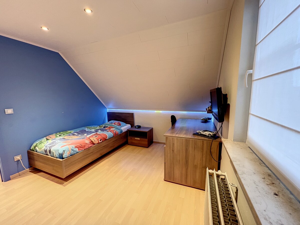 Prachtige instapklare woning met vier slaapkamers in een aangename wijk te Roeselare (Beitem). 