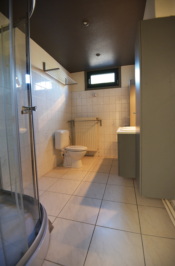 Op te frissen woning met 2 slpks, garage (55m²) en tuin te Balgerhoeke 