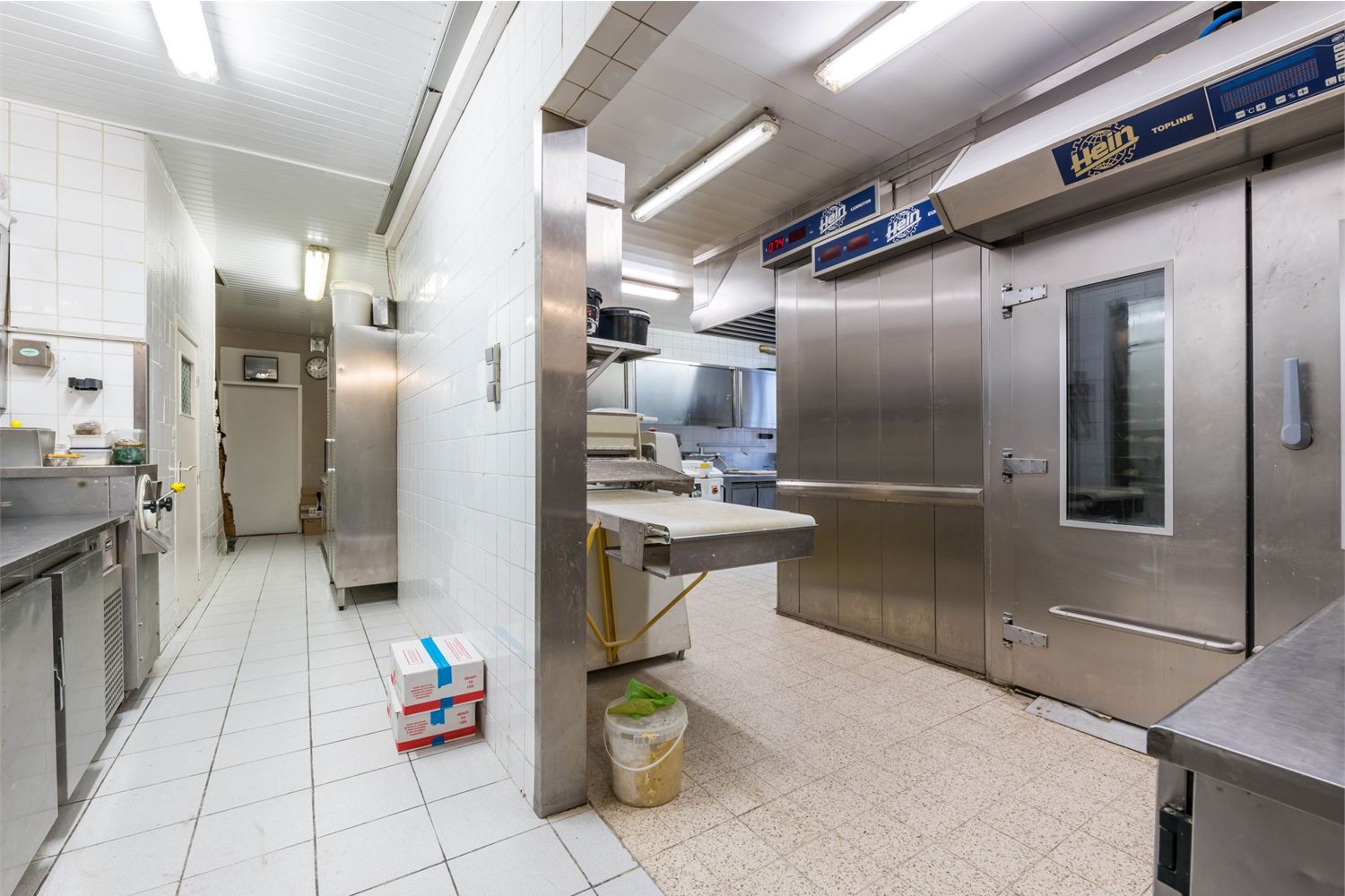 Zeer mooi en ruim handelspand met grote gerieflijke woonst op toplocatie in de Gentse historische binnenstad! 