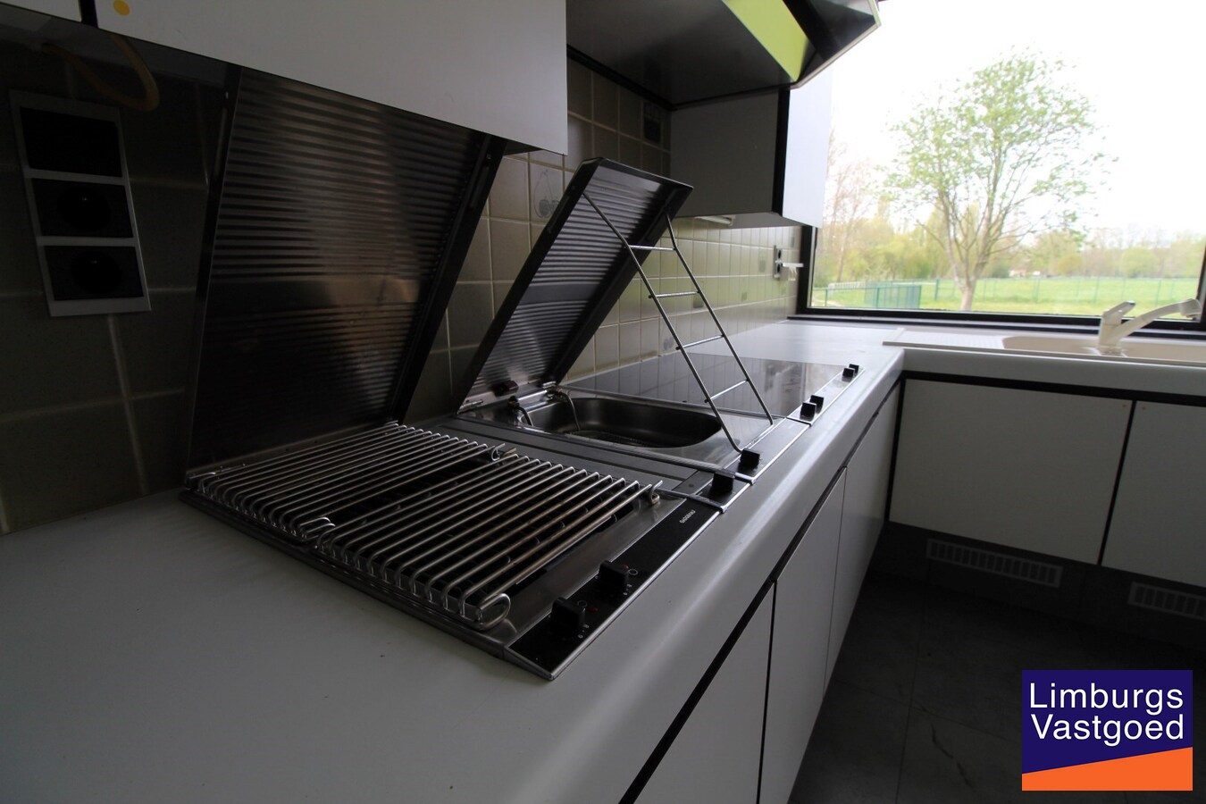 Ruime villa, 308m², 4 slpk, uitzicht op velden, 19a49ca 