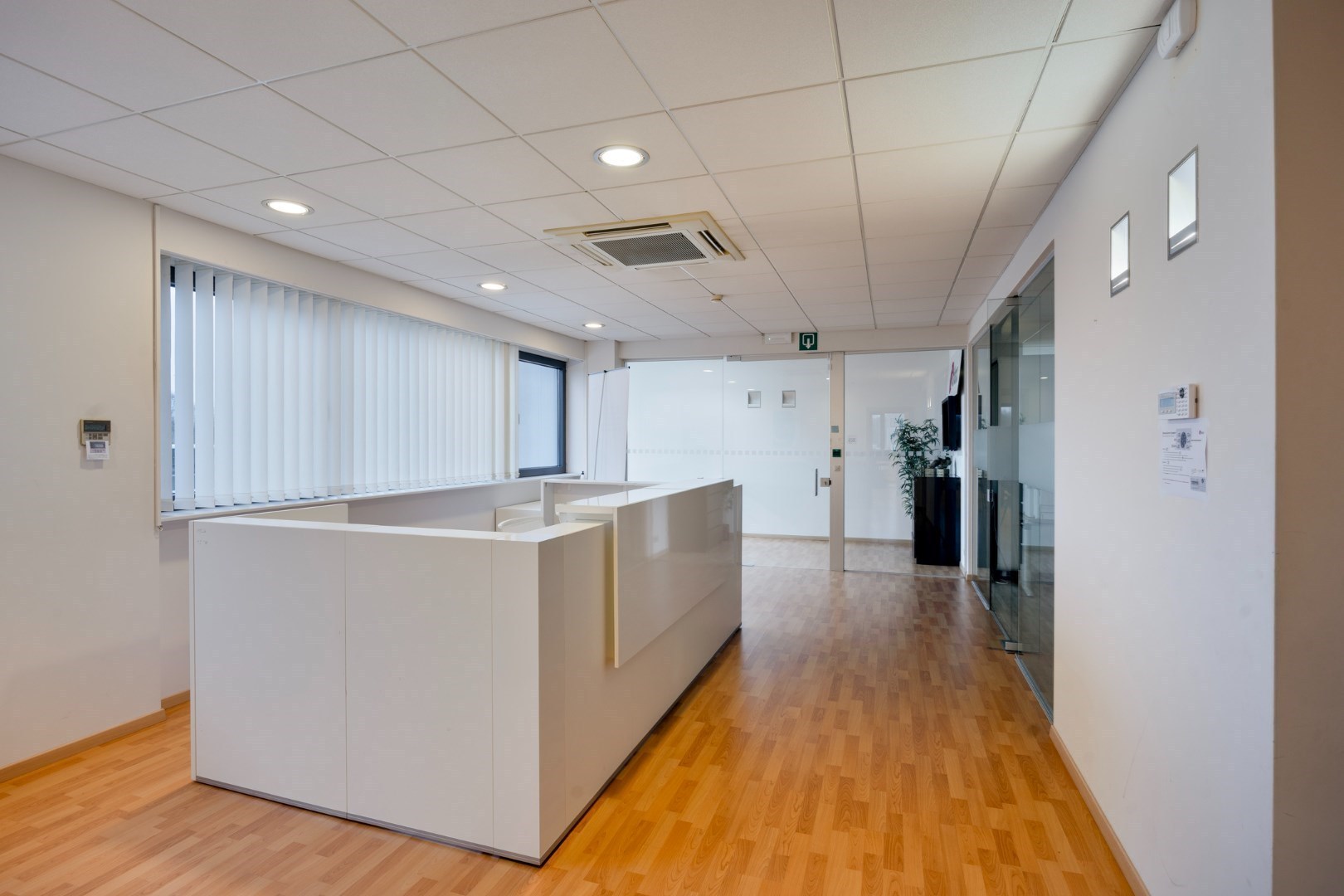 Kantoor te koop in het industriepark te Haasrode/Heverlee met 14 parkings - opp. 626 m² - verkoop van aandelen 